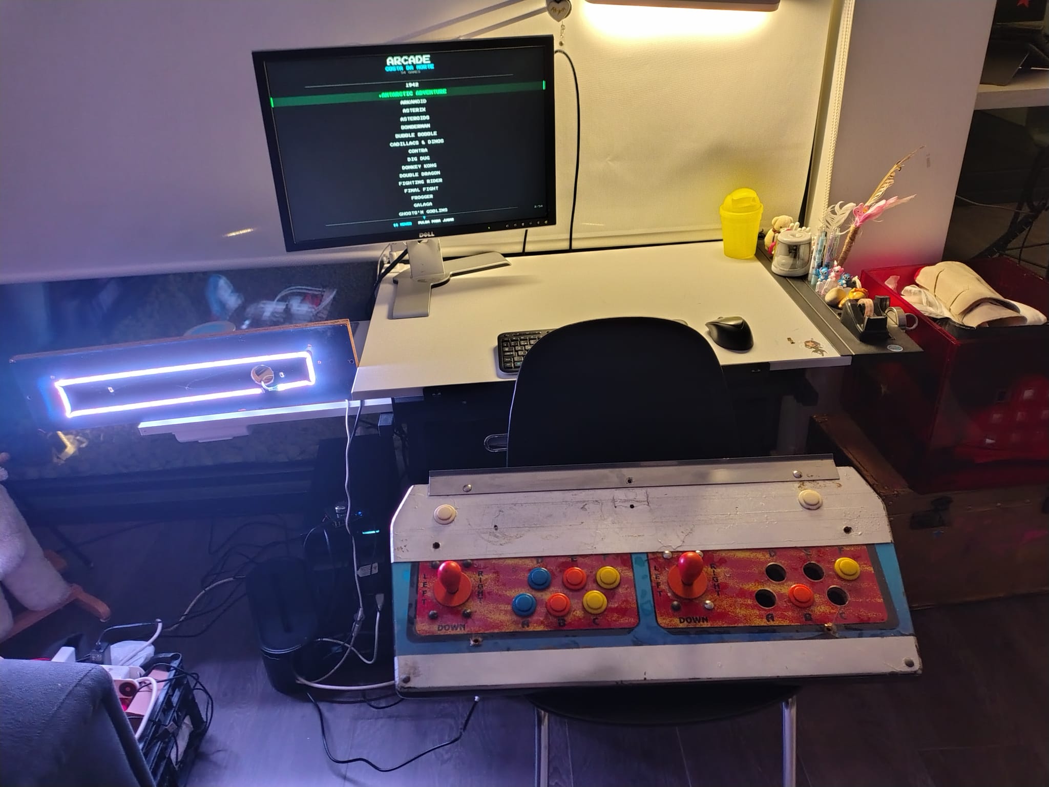 Centro de mandos arcade en mesa de test